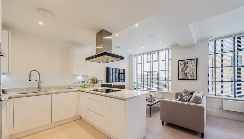 2 bed property in Rainville Road, London